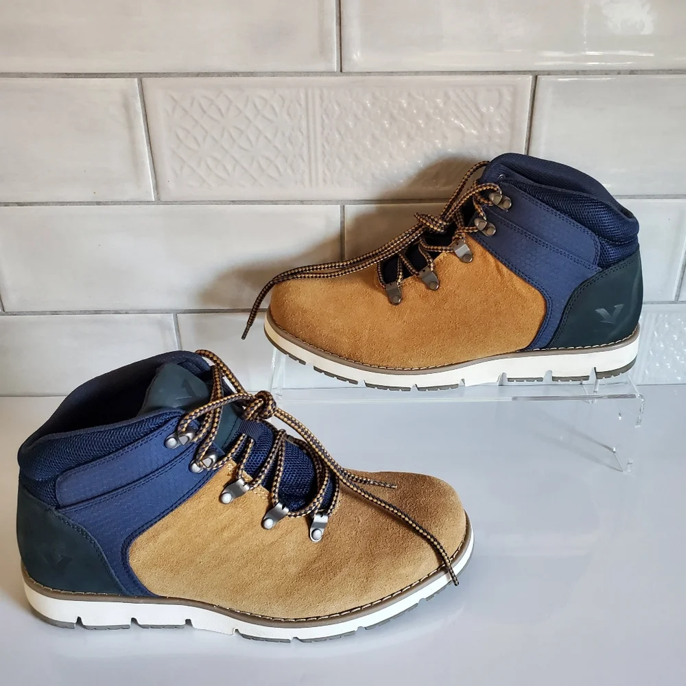 NWT Territory 10.5 Gorpcore Hiking Sport Boulder Flat Heel Lace-Up Leather Boots